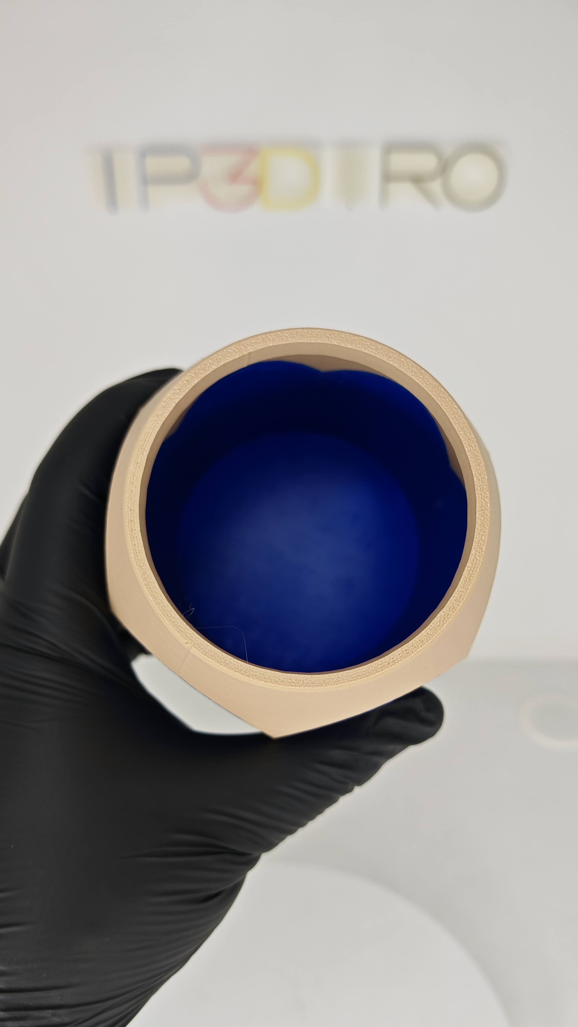 Suport birou „Creion Gigant” – organizator jucăuș pentru creioane, pixuri și markere