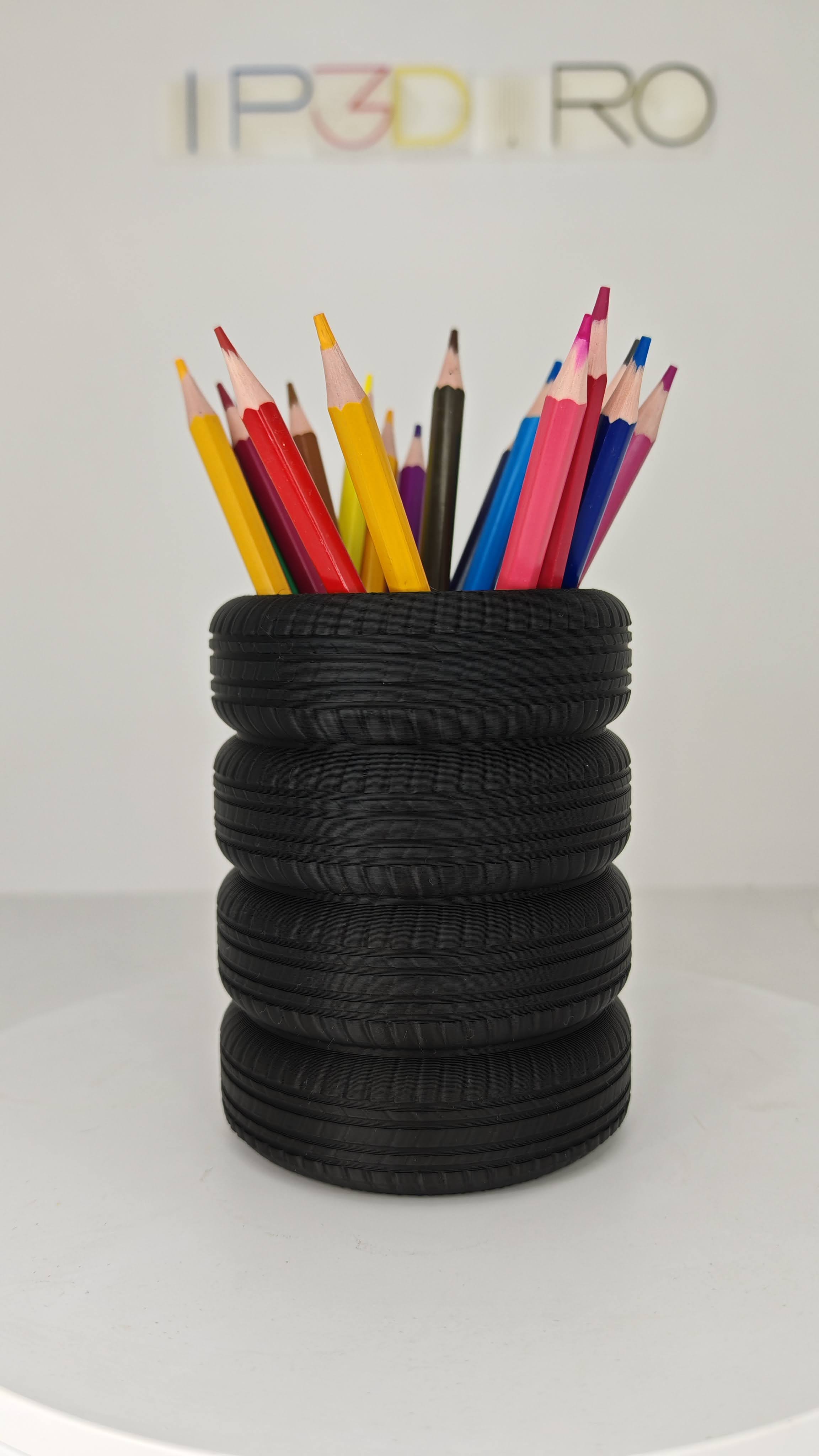 Suport „Anvelopă de Curse” – Organizator de birou pentru pasionaţi auto