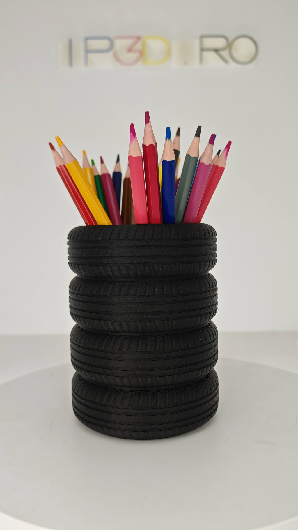 Suport „Anvelopă de Curse” – Organizator de birou pentru pasionaţi auto