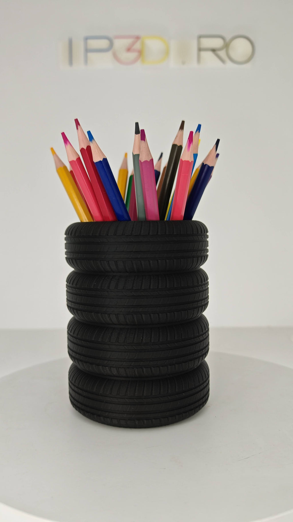 Suport „Anvelopă de Curse” – Organizator de birou pentru pasionaţi auto