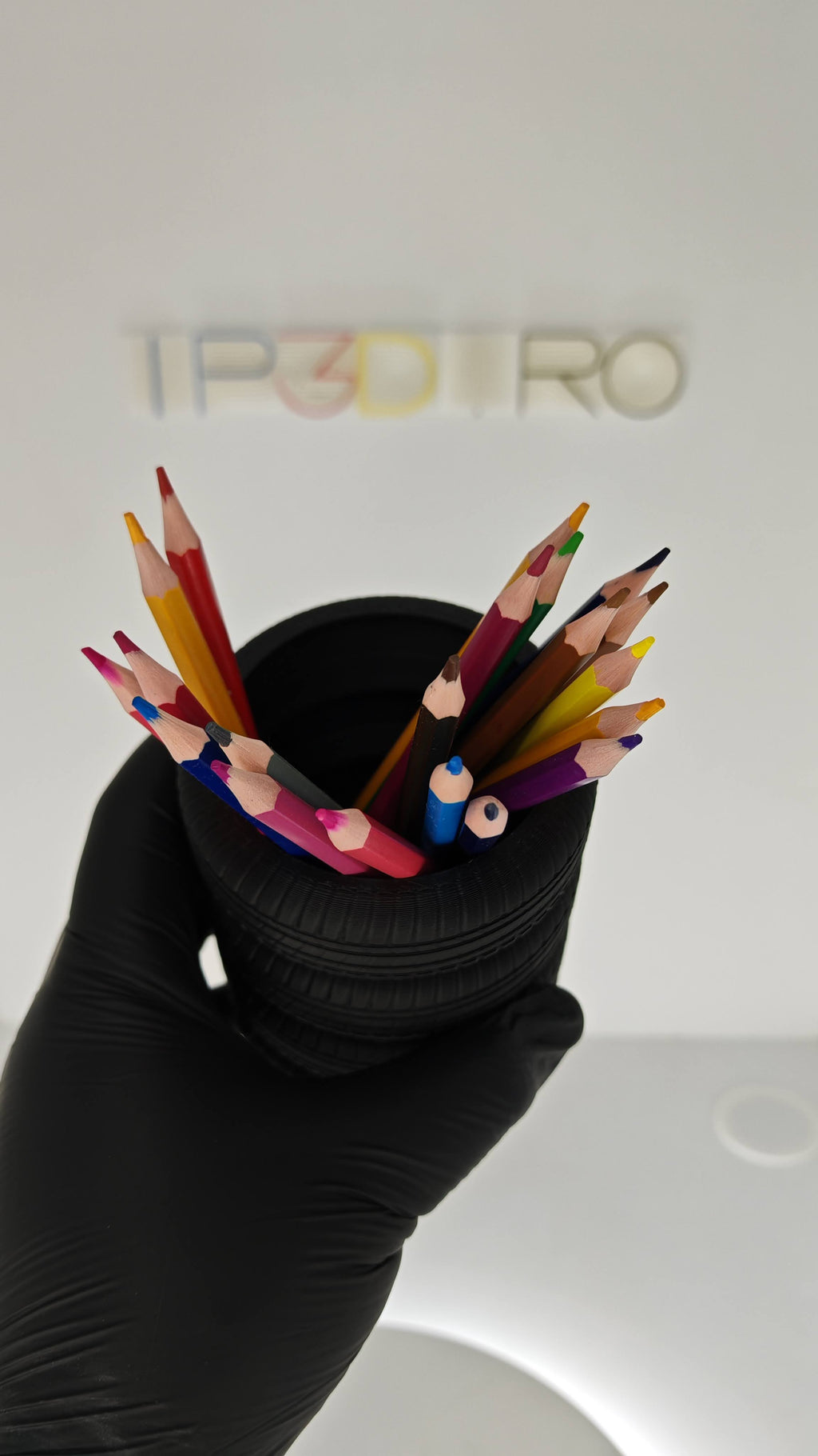 Suport „Anvelopă de Curse” – Organizator de birou pentru pasionaţi auto