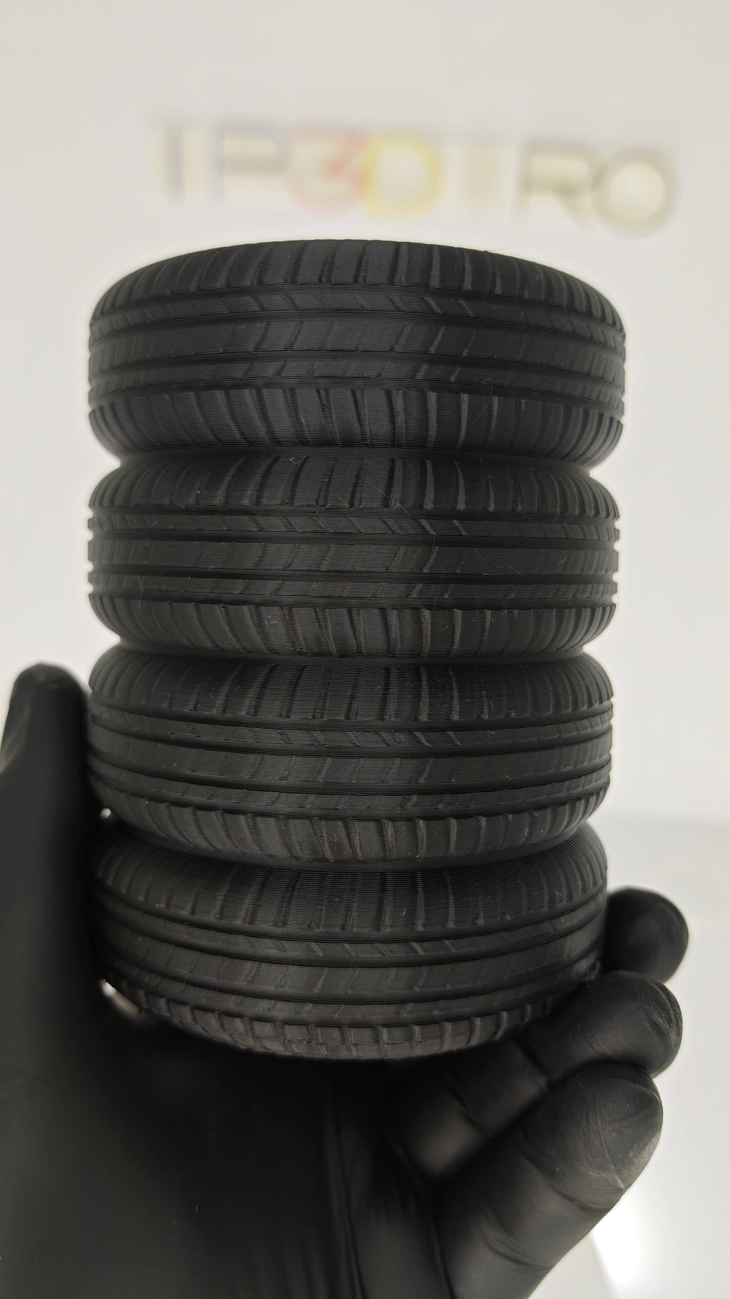 Suport „Anvelopă de Curse” – Organizator de birou pentru pasionaţi auto