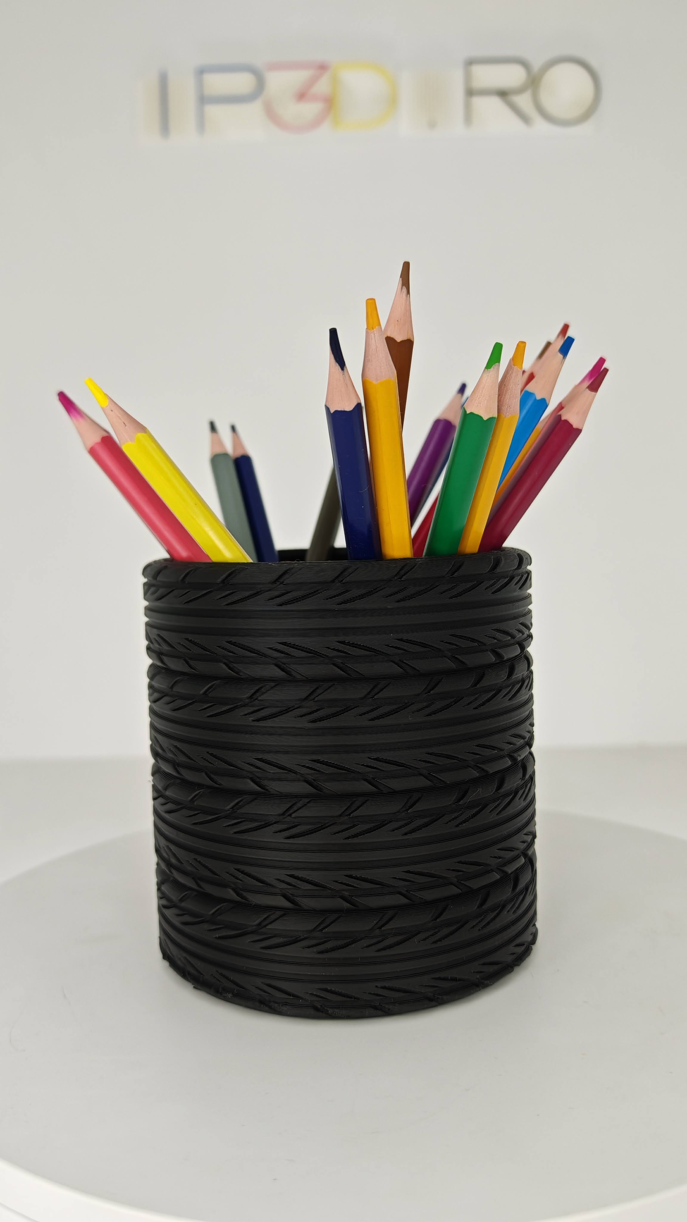 Suport “Tyre Stack” – Organizator birou în stil stivă de anvelope