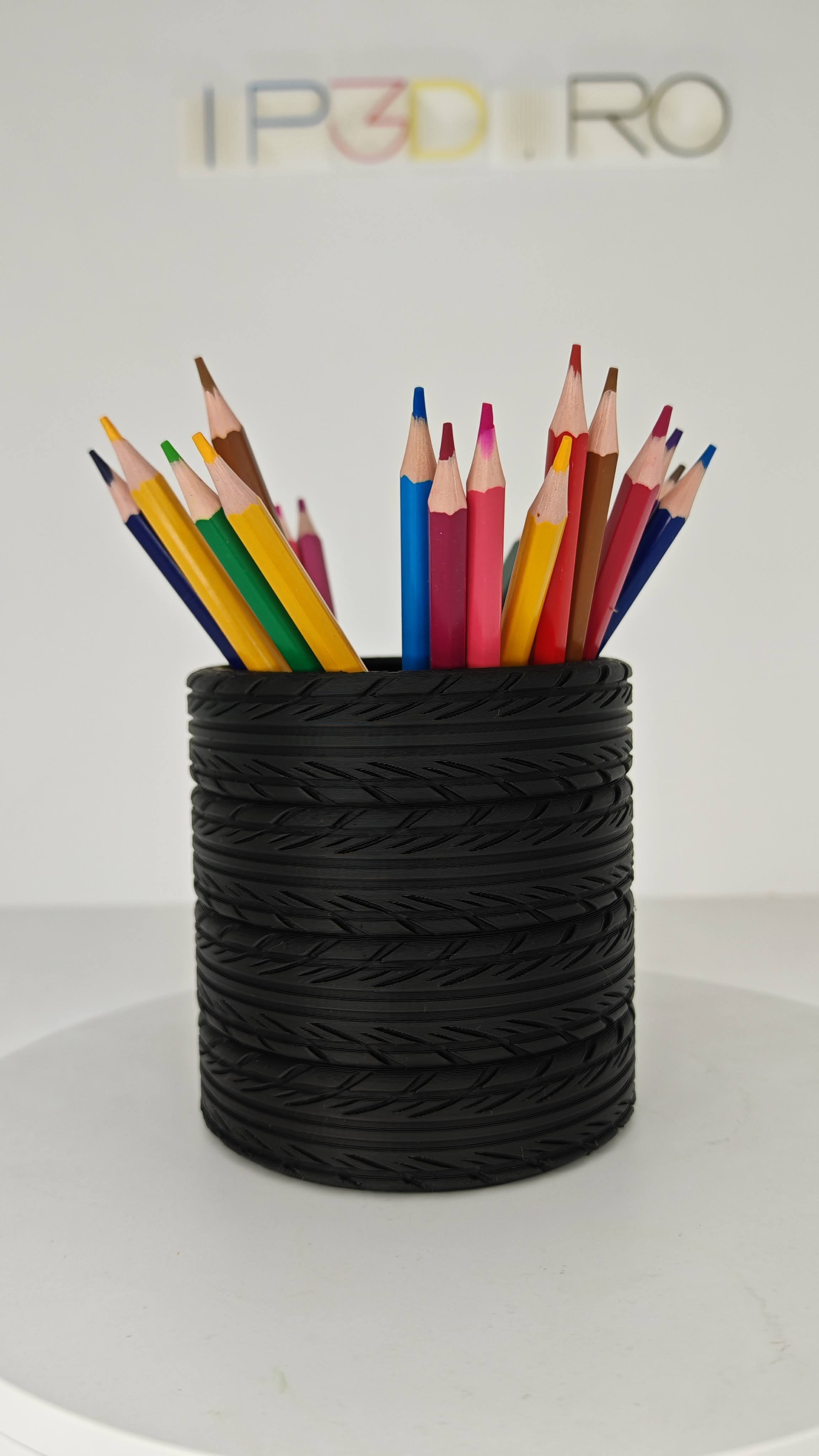 Suport “Tyre Stack” – Organizator birou în stil stivă de anvelope