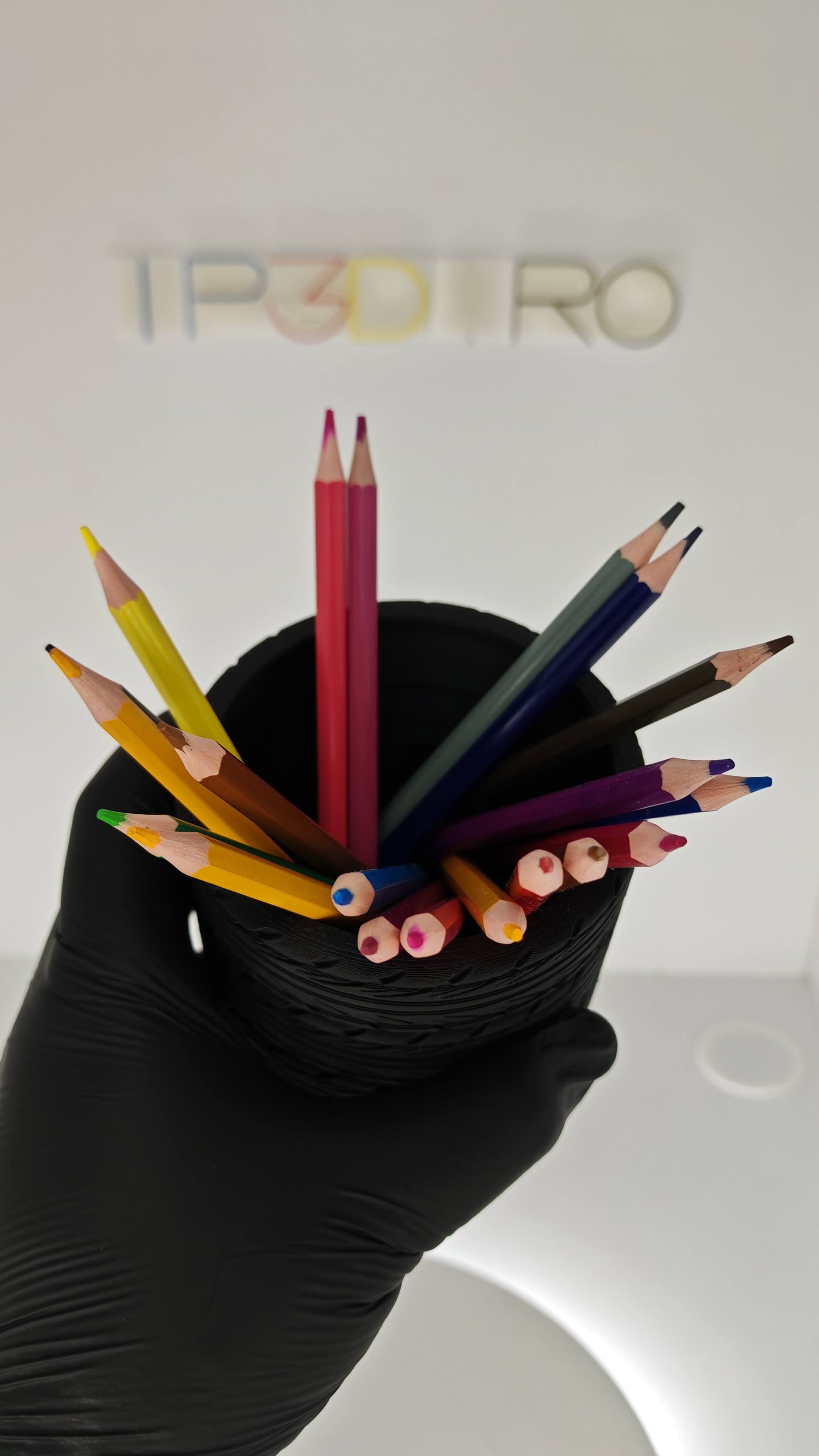 Suport “Tyre Stack” – Organizator birou în stil stivă de anvelope